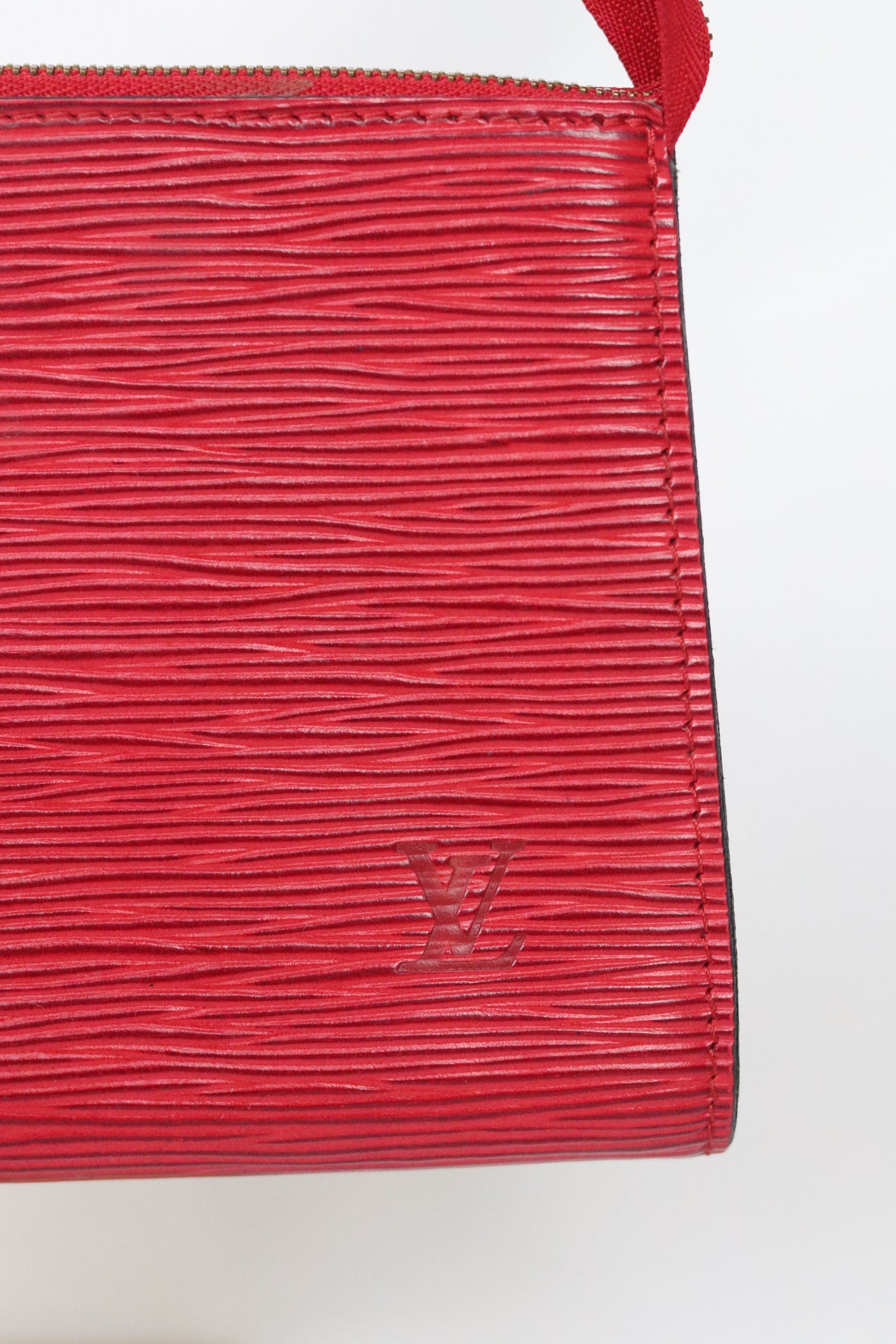 LOUIS VUITTON 2002 Epi Leather Pochette Accessoires 21 Castillan Red